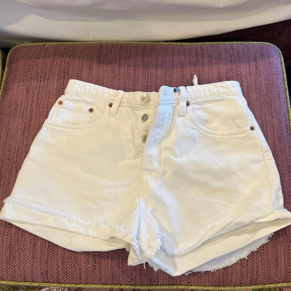NWT Zara white denim shorts - size 8/29